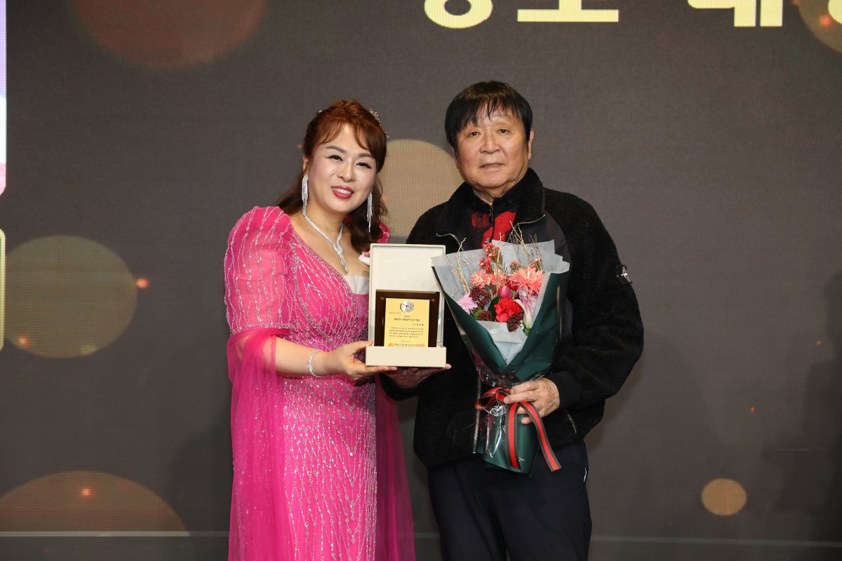 가수 임창제, ‘2025 대한민국 글로벌 리더십 비전 골든 어워즈’ 공로대상 수상 진정성 있는 음악 활동과 대중 소통으로 대한민국 대중음악 가치 확산 기여