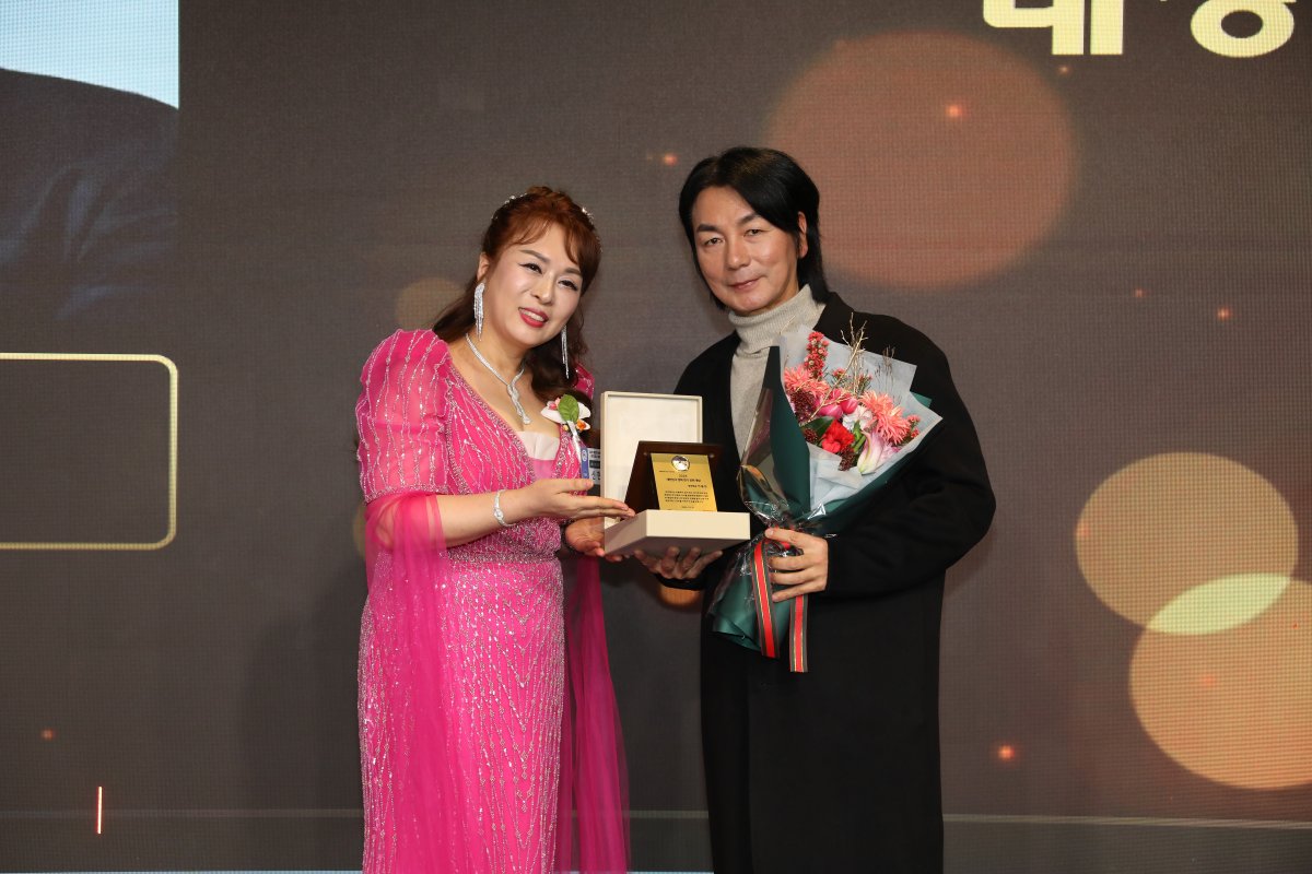 영화배우 이철민, ‘2025 대한민국 글로벌 리더십 비전 골든 어워즈’ 공헌대상 수상 독보적 캐릭터 소화력과 깊이 있는 연기로 대한민국 영화 연기 문화 발전 기여